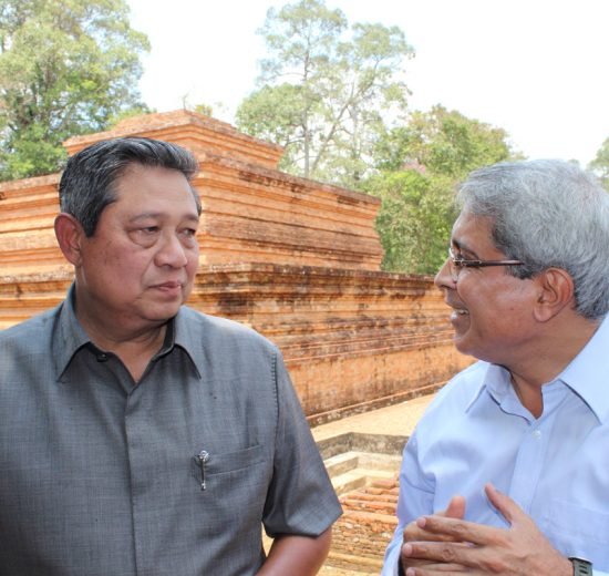 HE. Dr. Susilo Bambang Yudhoyono, President of Indonesia with Benoy K Behl at Buddhist site
