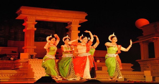 In this event focusing on Indian classical dance styles, eminent artistes from the country